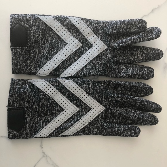 NWOT Isotoner Smart Touch Gloves - Picture 3 of 9